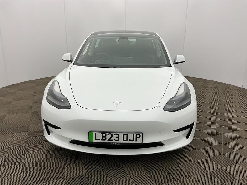 RWD 4dr Auto