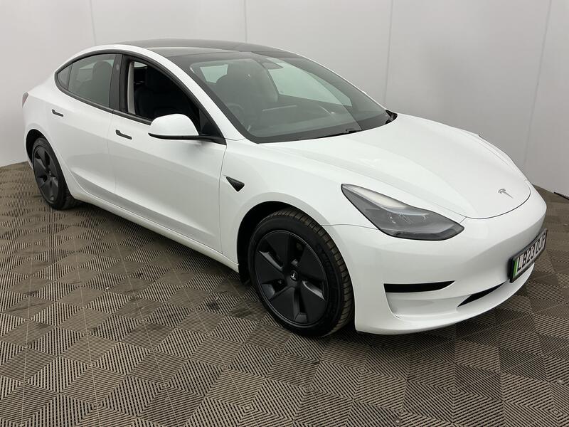 RWD 4dr Auto