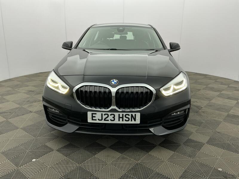 118i [136] SE 5dr [Live Cockpit Professional]