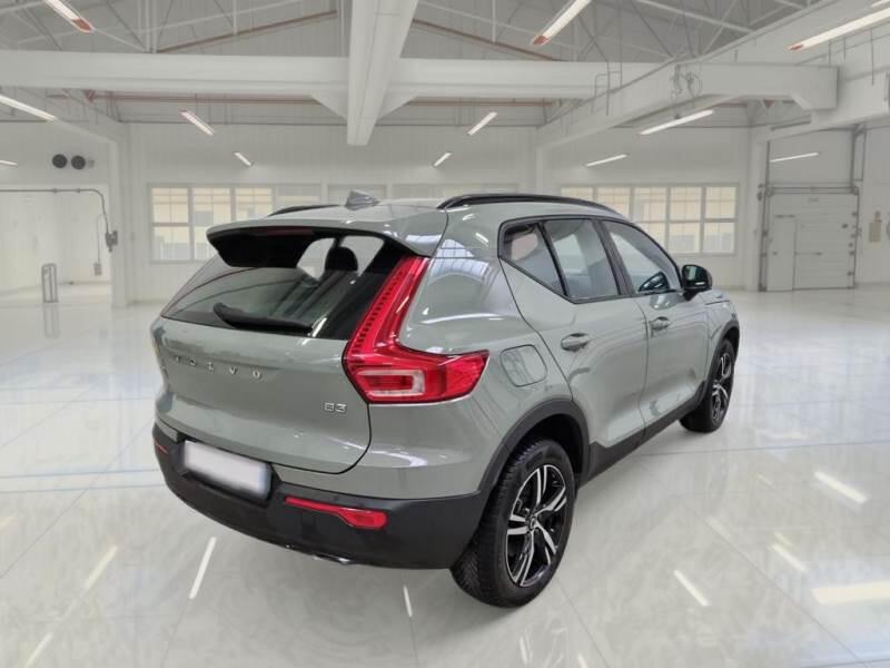 Volvo XC40 SUV B3 AUTOMATICO PLUS DARK - foto 2