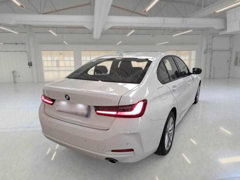BMW Serie 3 BERLINA 318D 48V AUTO - foto 2