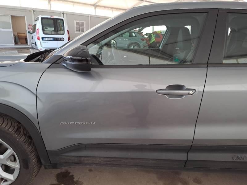 Jeep Avenger SUV 1.2 MHEV E-HYBRID TURBO ALTITUDE - foto 70