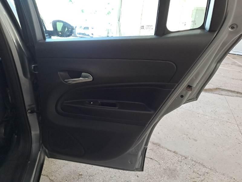 Jeep Avenger SUV 1.2 MHEV E-HYBRID TURBO ALTITUDE - foto 96
