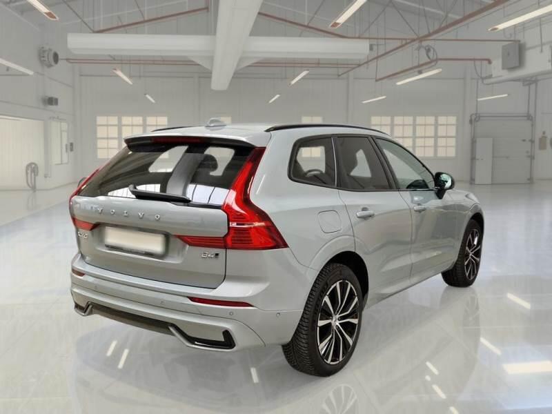 Volvo XC60 SUV B4 D AWD AUTOMATICO ULTIMATE DARK - foto 2