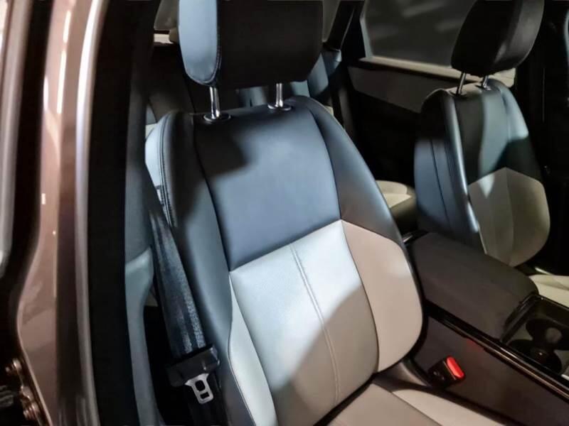 Land Rover Range Rover Velar SUV 2.0 I4 PHEV 404 R-DYNAMIC SE 4WD AUTO - foto 13