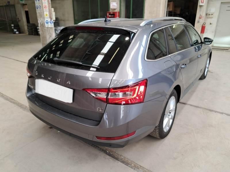 Skoda Superb STATION WAGON 1.4 TSI PLUG-IN HYBRYD EXECUTIVE DSG - foto 2