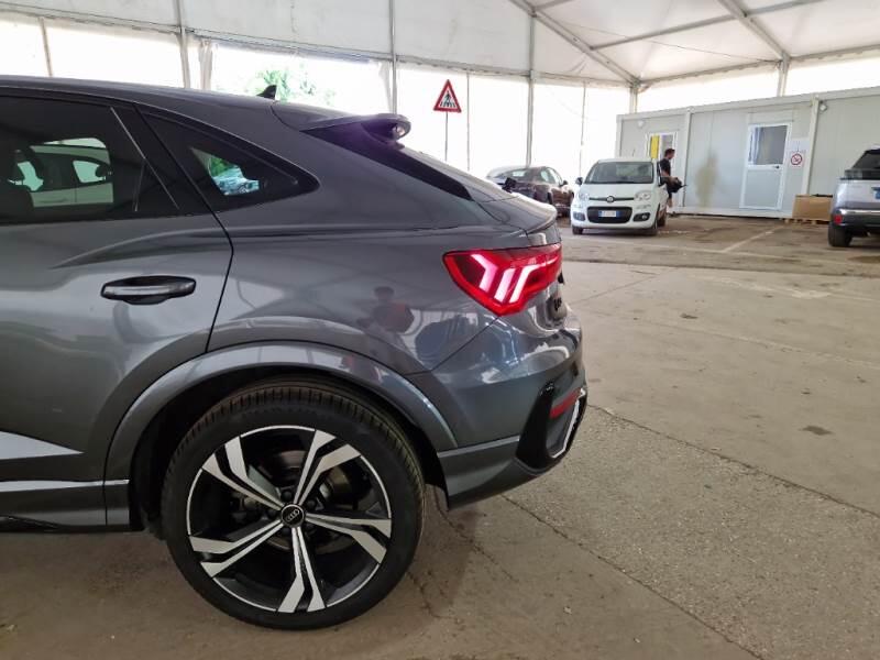 Audi Q3 40 TDI QUATTRO S TRONIC IDENTITY BLACK - foto 37