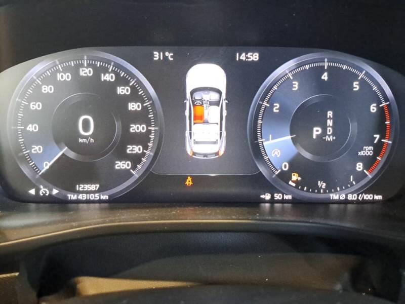 Volvo XC40 T2 AUTOMATICO ESSENTIAL - foto 4