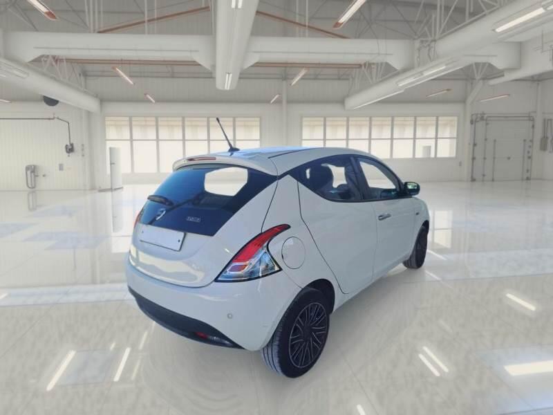 Lancia Ypsilon BERLINA 1.0 FIREFLY 70CV SeS HYBRID GOLD - foto 2