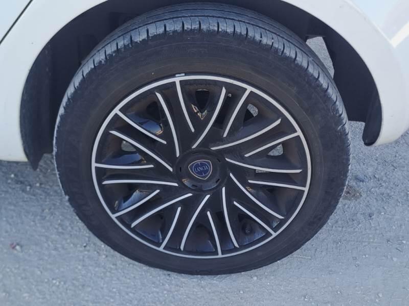 Lancia Ypsilon BERLINA 1.0 FIREFLY 70CV SeS HYBRID GOLD - foto 19
