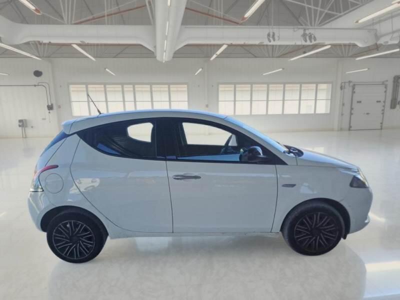 Lancia Ypsilon BERLINA 1.0 FIREFLY 70CV SeS HYBRID GOLD - foto 7