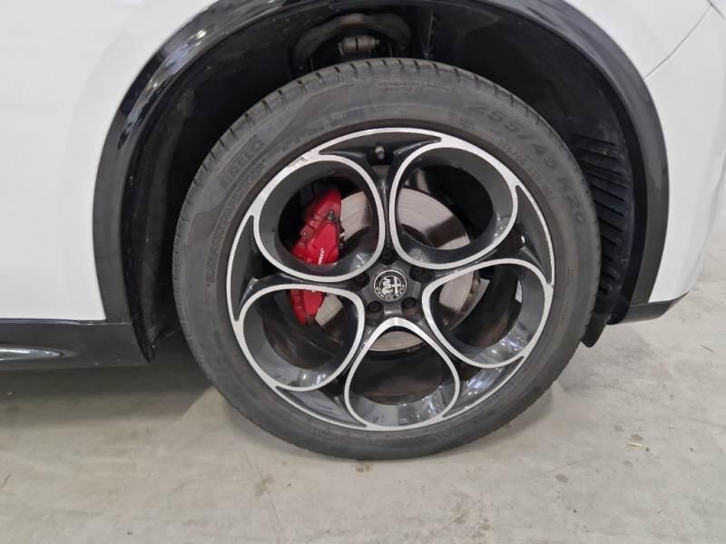 Alfa Romeo Stelvio 2.2 TD 210 CV VELOCE AT8 Q4 - foto 17