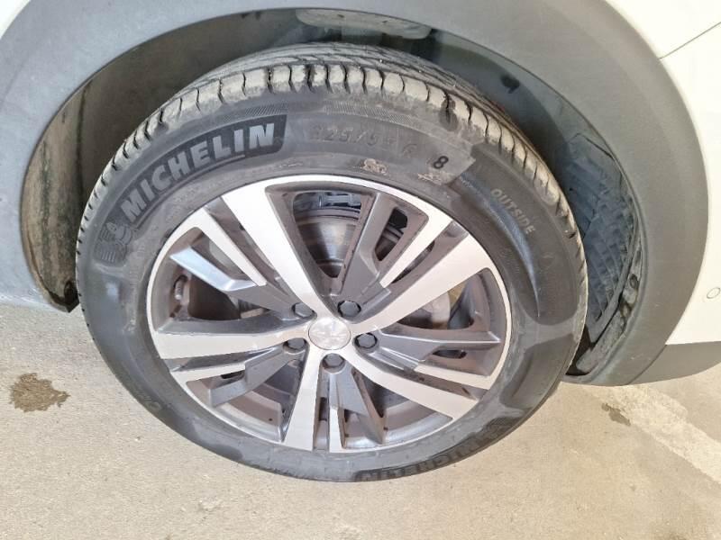 Peugeot 3008 BLUEHDI 130 EAT8 SeS ALLURE - foto 17