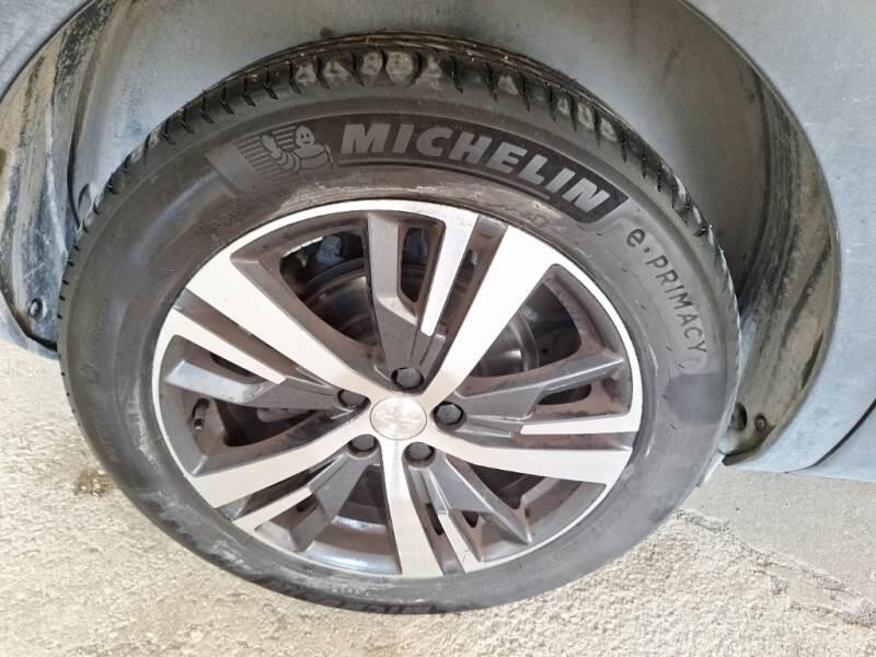 Peugeot 3008 BLUEHDI 130 EAT8 SeS ALLURE - foto 18