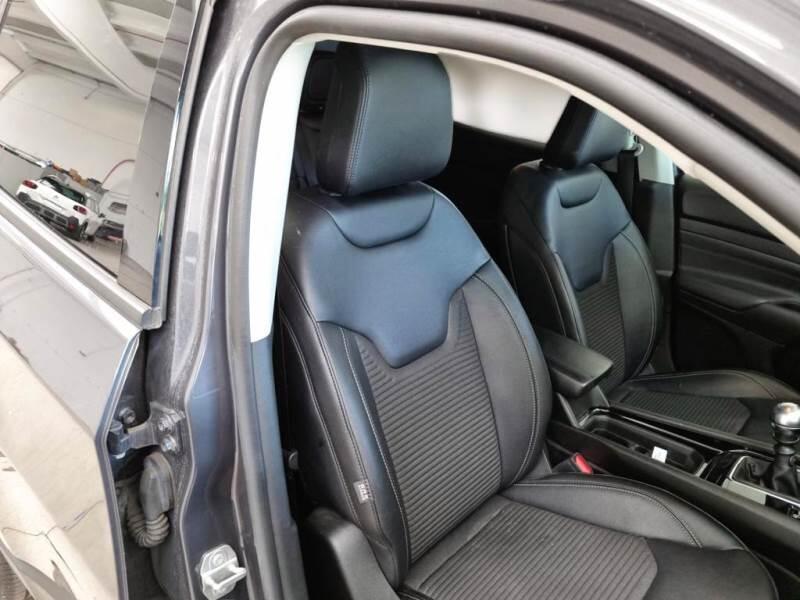 Jeep Compass 1.6 MJET II 96KW LIMITED - foto 13