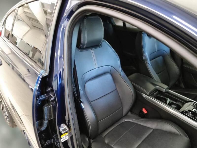 Jaguar XE 2.0D D204 R-DYNAMIC S AUTO - foto 13