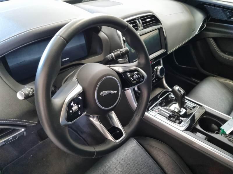 Jaguar XE 2.0D D204 R-DYNAMIC S AUTO - foto 80