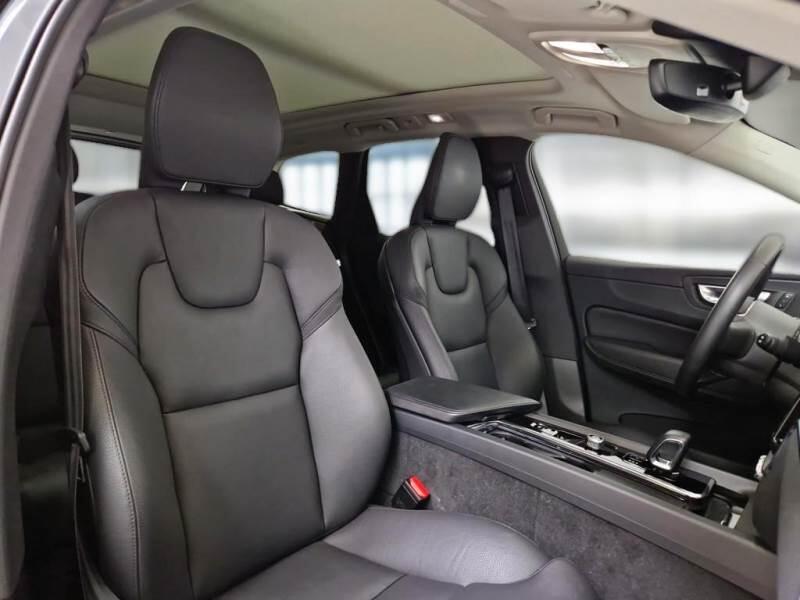 Volvo XC60 T6 PLUG-IN AWD AUTO PLUS DARK - foto 13