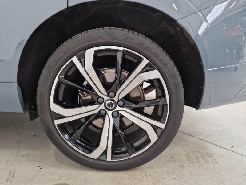 Volvo XC60 T6 PLUG-IN AWD AUTO PLUS DARK - foto 19