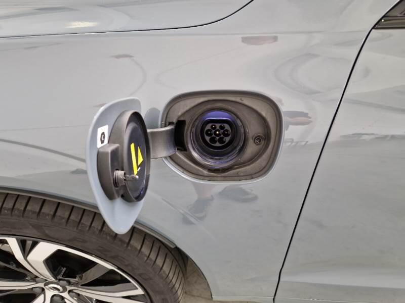 Volvo XC60 T6 PLUG-IN AWD AUTO PLUS DARK - foto 41