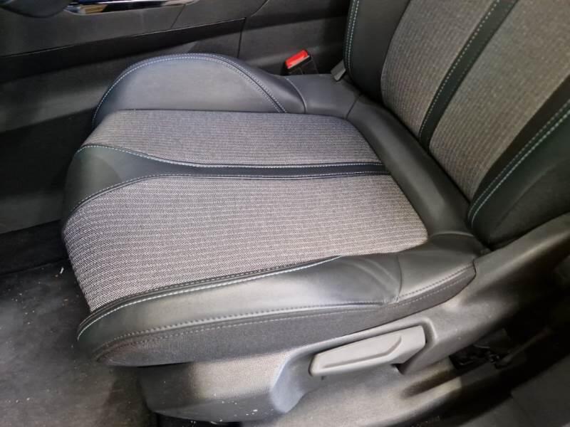 Peugeot 3008 BLUEHDI 130 EAT8 SeS ALLURE PACK - foto 12