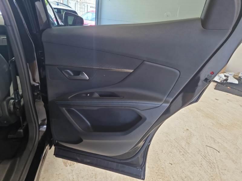 Peugeot 3008 BLUEHDI 130 EAT8 SeS ALLURE - foto 88