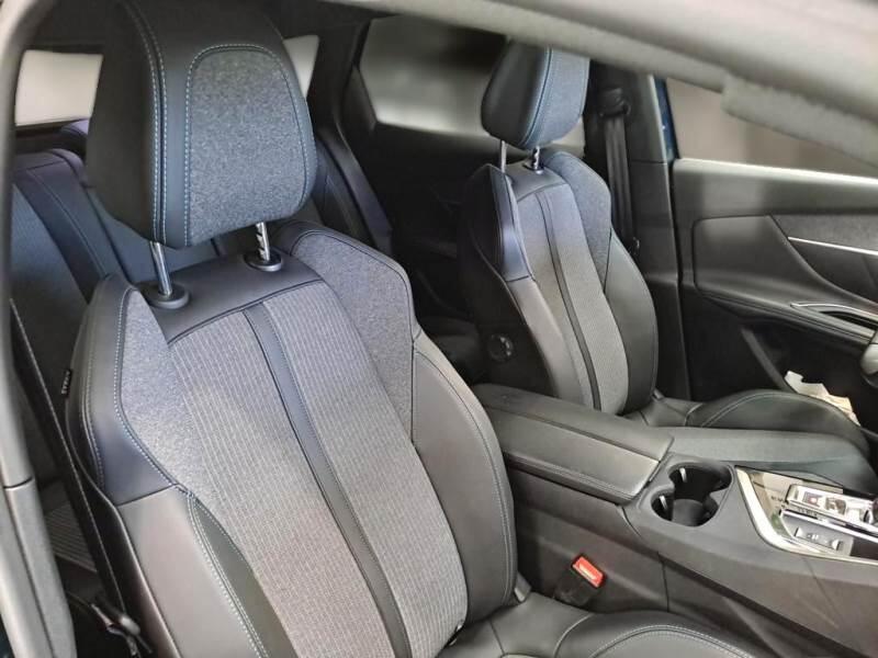Peugeot 3008 130 EAT8 SeS ALLURE PACK - foto 13
