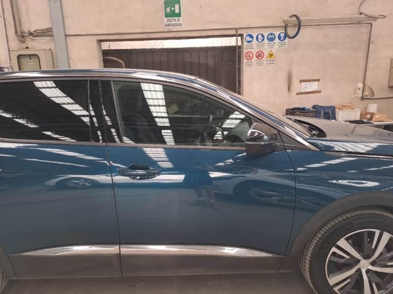 Peugeot 3008 130 EAT8 SeS ALLURE PACK - foto 34