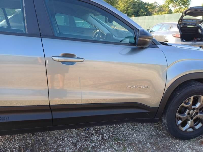 Jeep Avenger 1.2 MHEV E-HYBRID TURBO LONGITUDE - foto 33