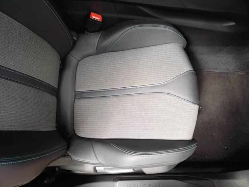 Peugeot 3008 BLUEHDI 130 EAT8 SeS ALLURE - foto 14