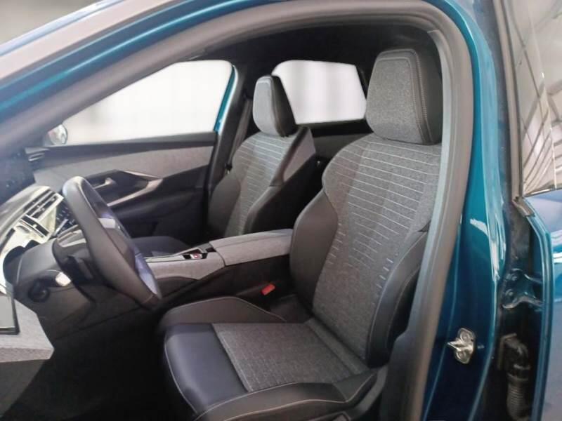 Peugeot 3008 SUV HYBRID 136 ALLURE E-DCS 6 - foto 11