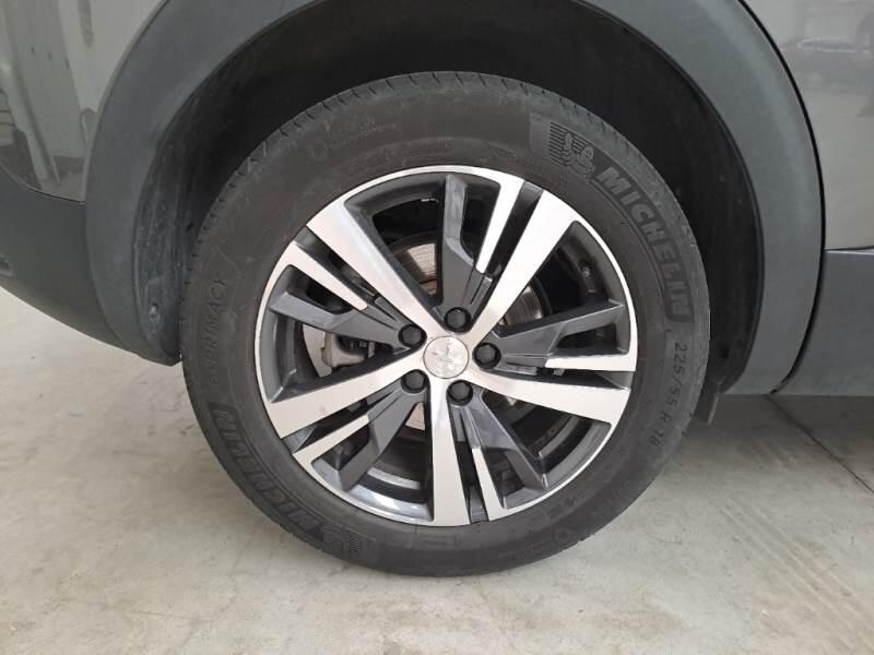 Peugeot 3008 SUV BLUEHDI 130 EAT8 SeS ALLURE - foto 23