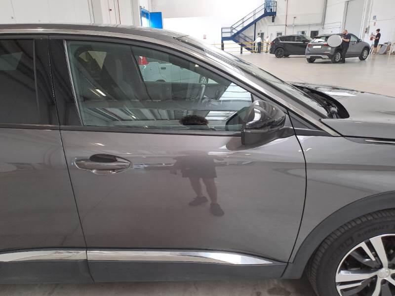 Peugeot 3008 SUV BLUEHDI 130 EAT8 SeS ALLURE - foto 35