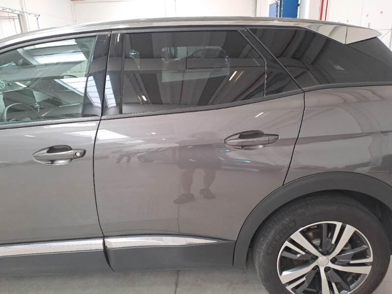 Peugeot 3008 SUV BLUEHDI 130 EAT8 SeS ALLURE - foto 47