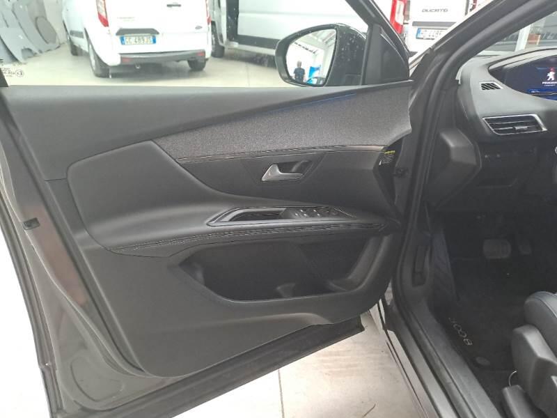 Peugeot 3008 SUV BLUEHDI 130 EAT8 SeS ALLURE - foto 64