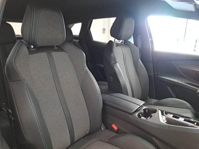 Peugeot 3008 130 EAT8 SeS ALLURE PACK - foto 13