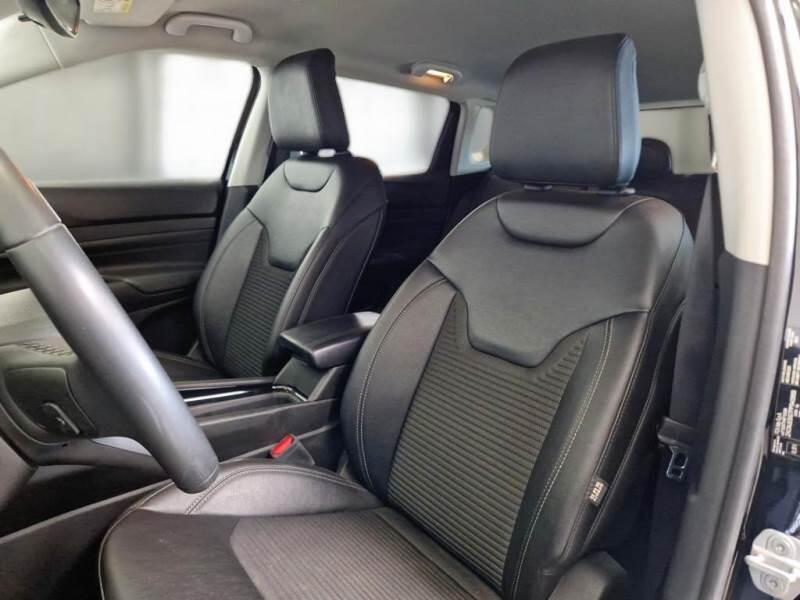 Jeep Compass 1.6 MJET II 96KW NIGHT EAGLE - foto 11