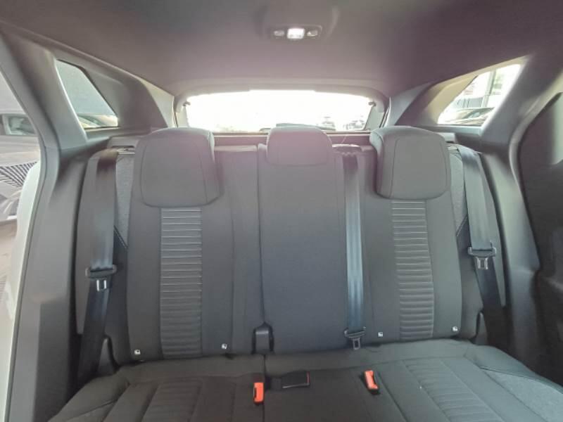 Peugeot 3008 SUV BLUEHDI 130 EAT8 SeS ACTIVE PACK - foto 15