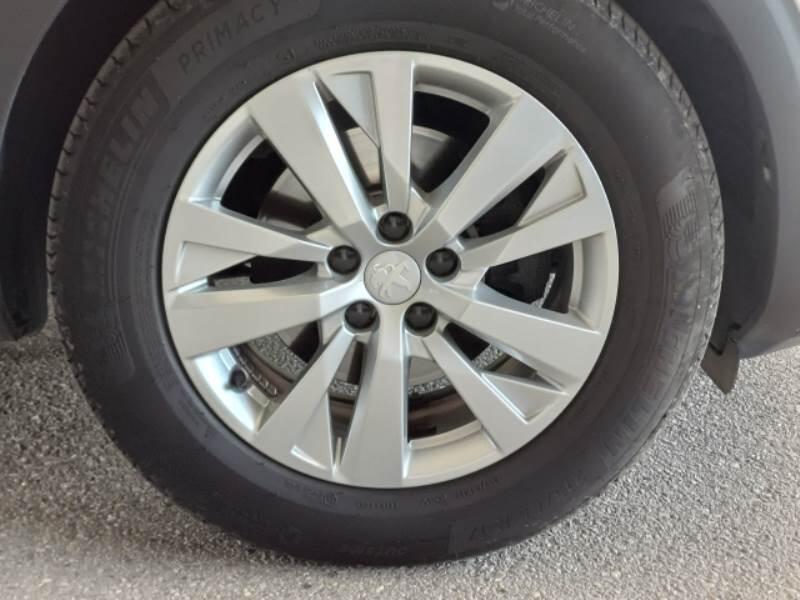 Peugeot 3008 SUV BLUEHDI 130 EAT8 SeS ACTIVE PACK - foto 17