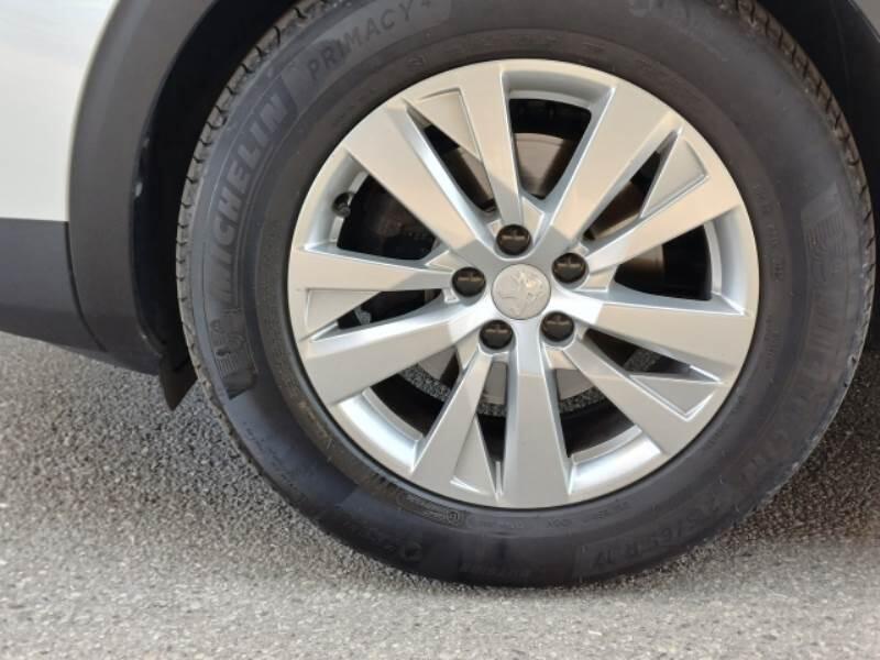 Peugeot 3008 SUV BLUEHDI 130 EAT8 SeS ACTIVE PACK - foto 18