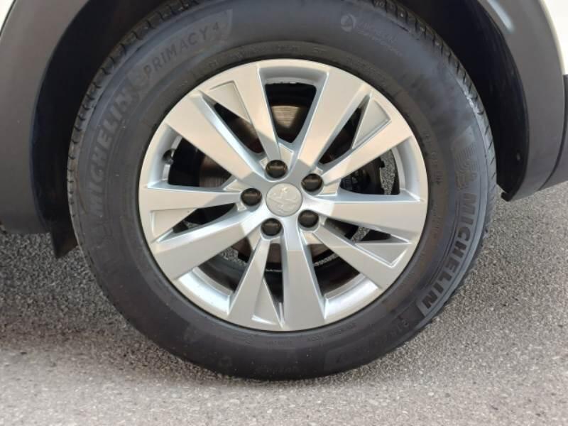 Peugeot 3008 SUV BLUEHDI 130 EAT8 SeS ACTIVE PACK - foto 20
